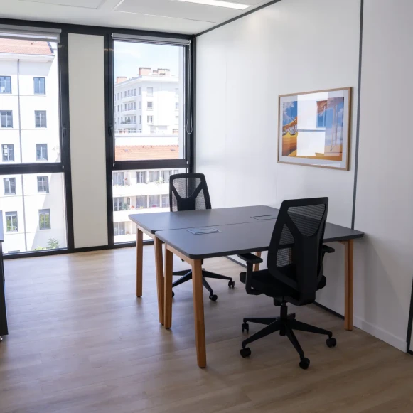 Bureau privé 13 m² 2 postes Coworking Cours Lafayette Lyon 69006 - photo 1