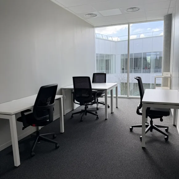 Bureau privé 14 m² 4 postes Coworking Avenue François Pignier Bourg-en-Bresse 01000 - photo 1