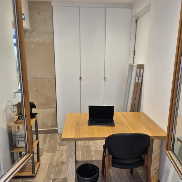 Bureau privé 14 m² 3 postes Location bureau Rue de Montholon Paris 75009 - photo 4