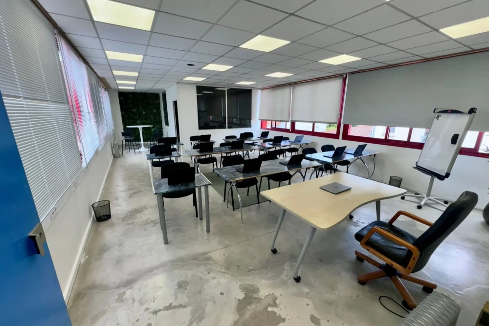 Espace indépendant - 93100 - 31 postes - 2500€