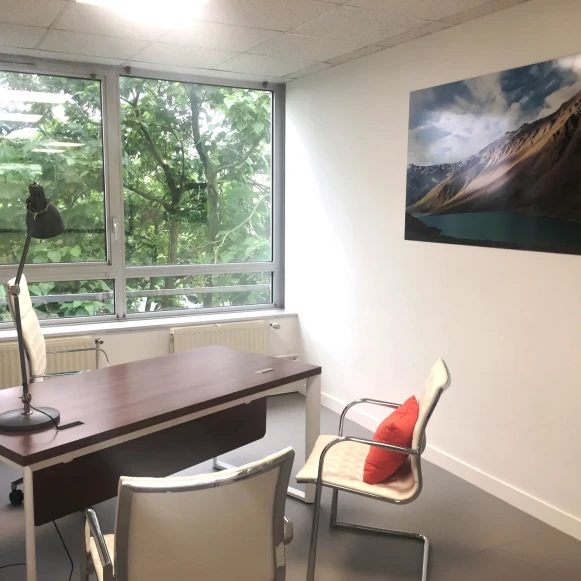Bureau privé 18 m² 3 postes Coworking Rue Pierre Mendès France Torcy 77200 - photo 1