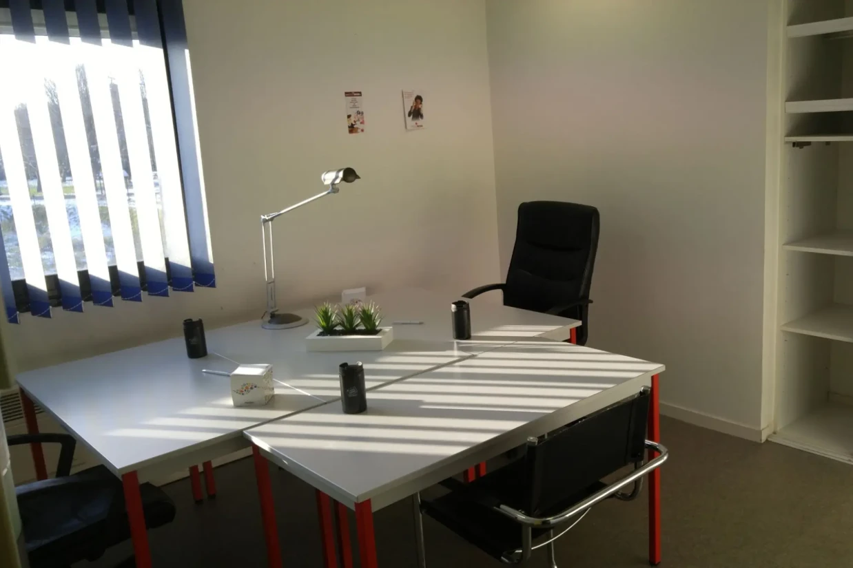 Bureau privé - 35000 - 3 postes - 485.58€