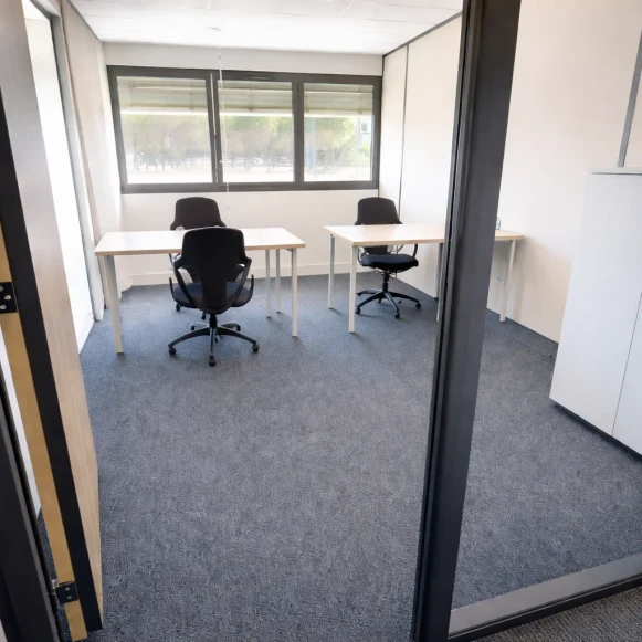Bureau privé 18 m² 3 postes Coworking Rue Henri Becquerel Montpellier 34000 - photo 1