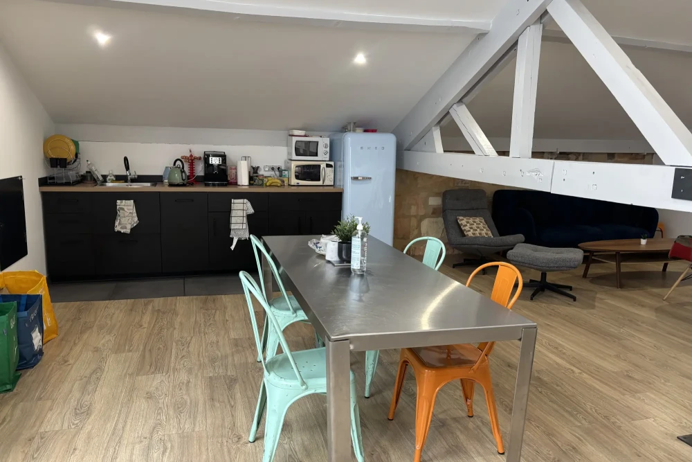 Bureau privé - 33800 - 4 postes - 1320€