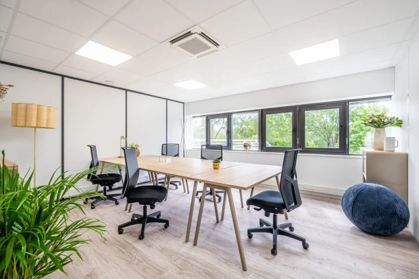 Bureau privé - 44300 - 5 postes - 1221€