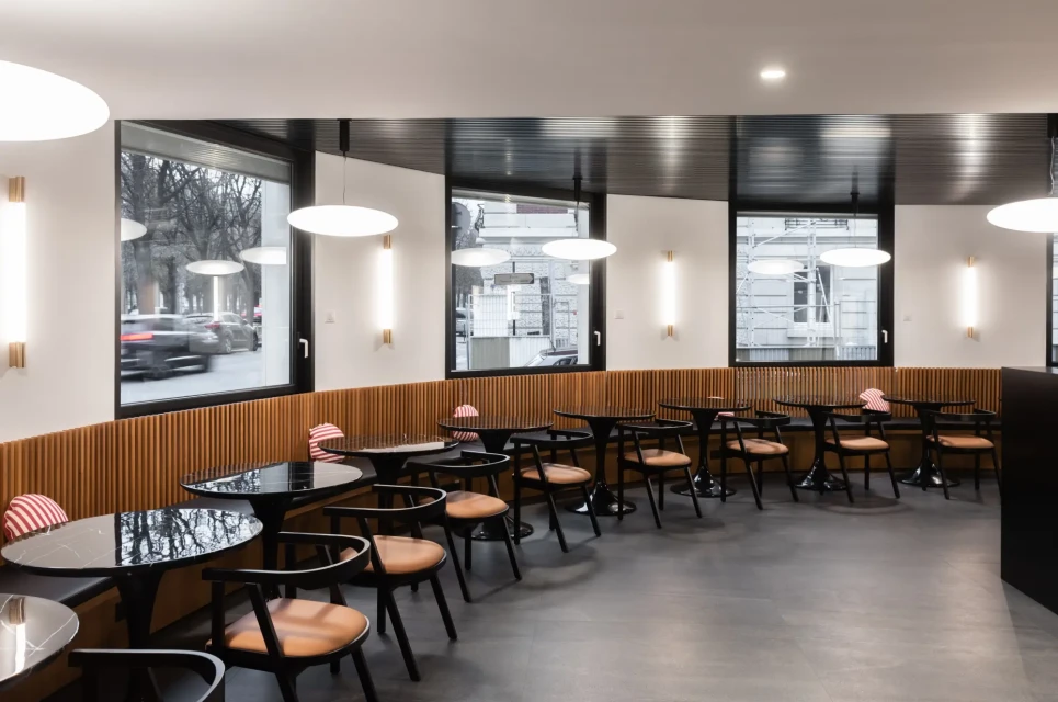 The bureau II - 16 Cours Albert 1er Paris 08