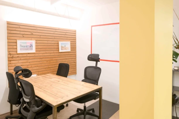 Bureau privé - 75004 - 4 postes - 1463€