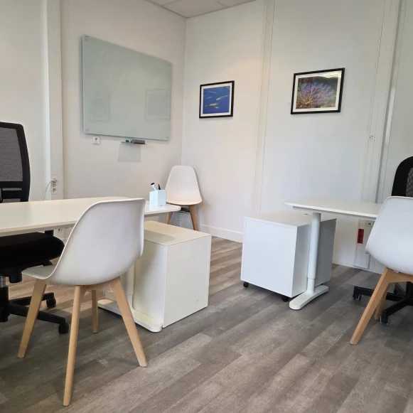 Bureau privé 12 m² 2 postes Location bureau Rue Avaulée Hauts-de-Seine 92240 - photo 1