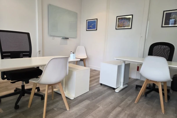 Bureau privé - 92240 - 2 postes - 690€