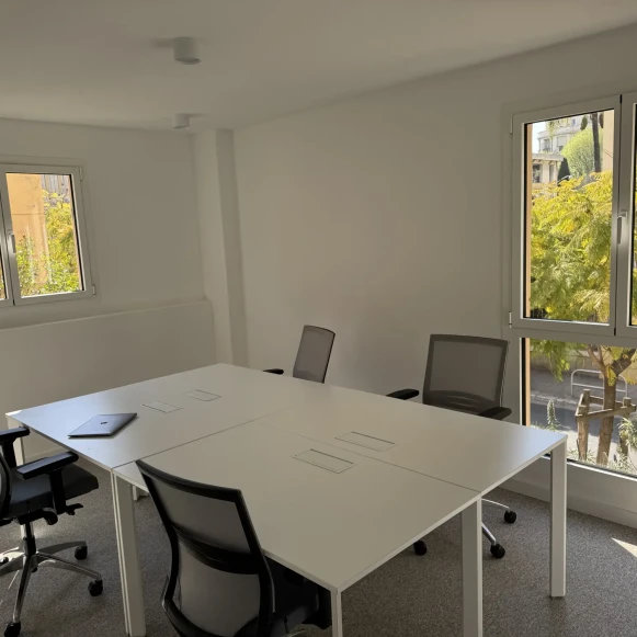 Bureau privé 16 m² 4 postes Location bureau Boulevard Carabacel Nice 06000 - photo 1
