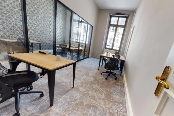 Bureau privé - 13006 - 3 postes - 1689€