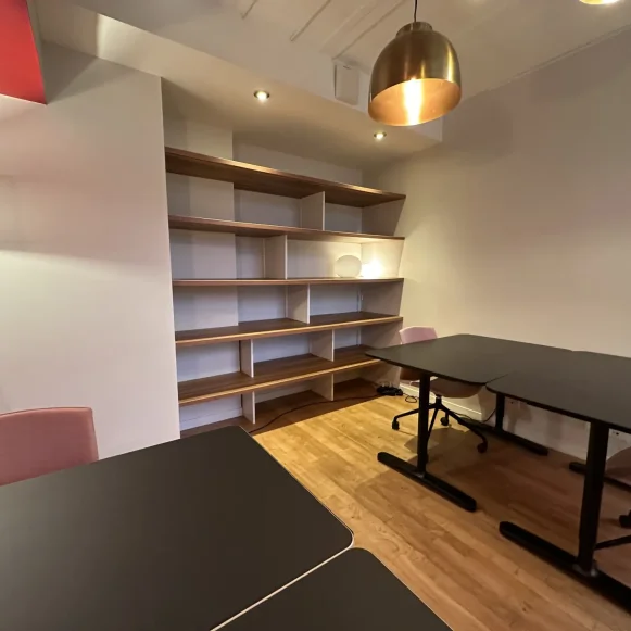 Bureau privé 14 m² 4 postes Coworking Impasse Sandrie Paris 75009 - photo 3