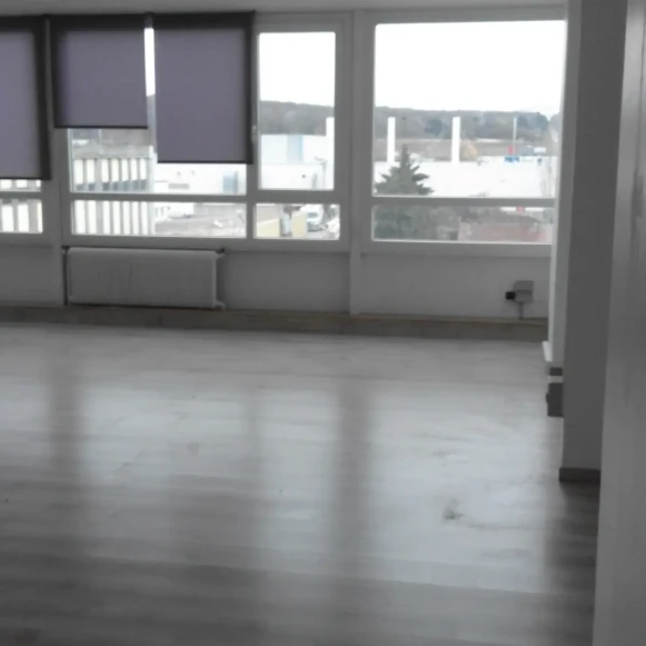 Bureau privé 120 m² 18 postes Coworking Avenue de Verdun Trilport 77470 - photo 2