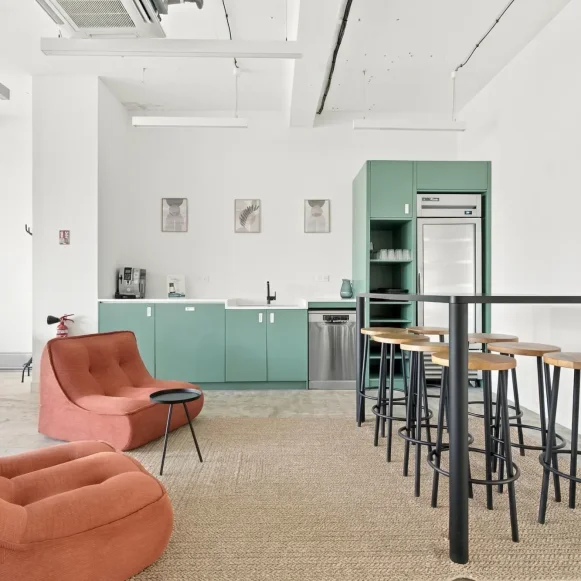 Espace indépendant 210 m² 36 postes Location bureau Boulevard Jules Ferry Paris 75011 - photo 3