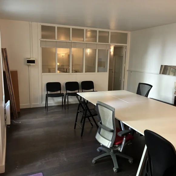 Espace indépendant 100 m² 9 postes Location bureau Rue Lamartine Paris 75009 - photo 6