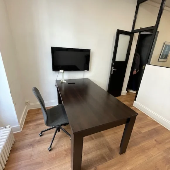 Bureau privé 9 m² 2 postes Location bureau Rue Godot de Mauroy Paris 75009 - photo 4