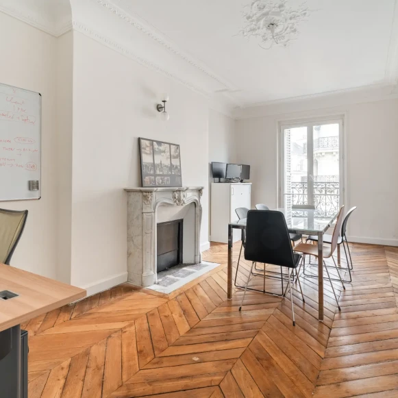 Bureau privé 50 m² 10 postes Location bureau Rue La Fayette Paris 75009 - photo 1