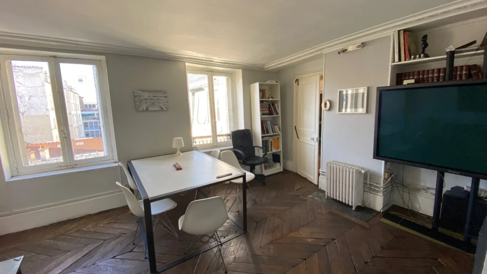 Open Space - 75010 - 2 postes - 300€