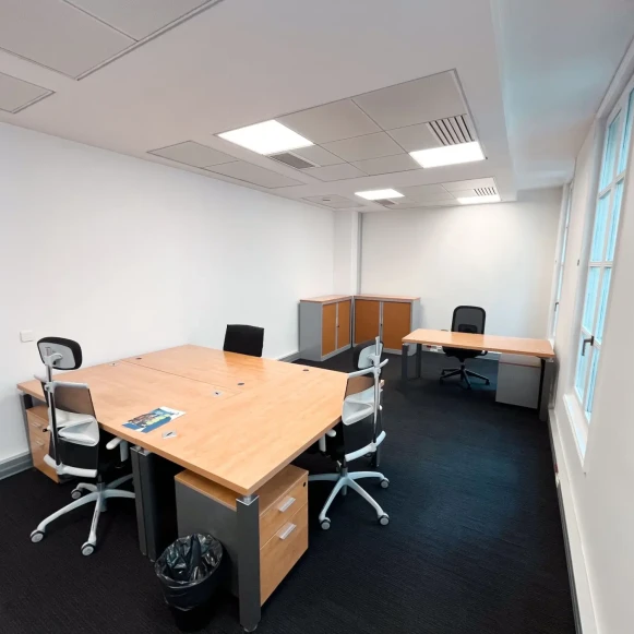 Bureau privé 36 m² 8 postes Location bureau Rue Cambon Paris 75001 - photo 4