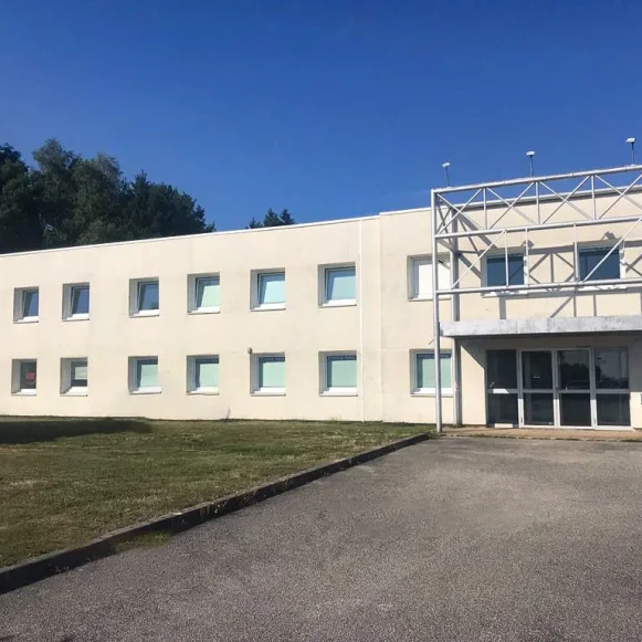 Espace indépendant 24 m² 5 postes Location bureau Avenue de l'Aéroport Limoges 87100 - photo 3