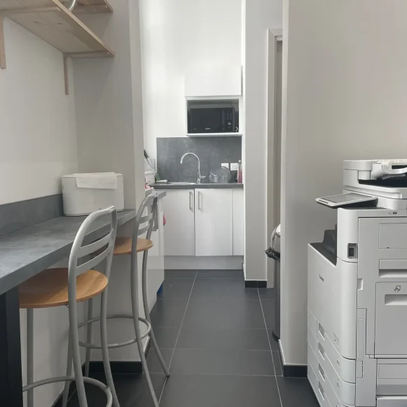 Bureau privé 33 m² 7 postes Location bureau Avenue Franklin Delano Roosevelt Paris 75008 - photo 6