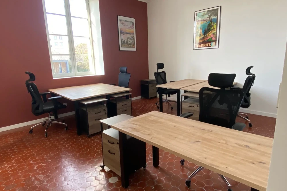 Bureau privé - 13100 - 5 postes - 1600€