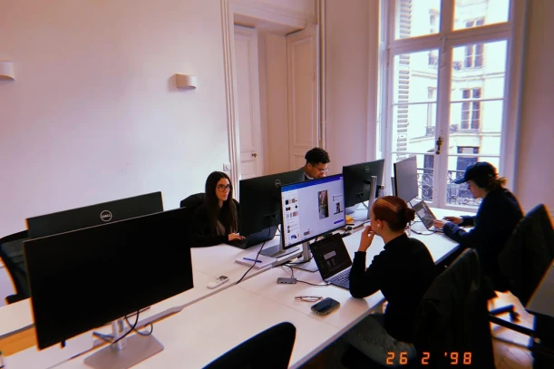 Bureau privé - 75008 - 10 postes - 3800€