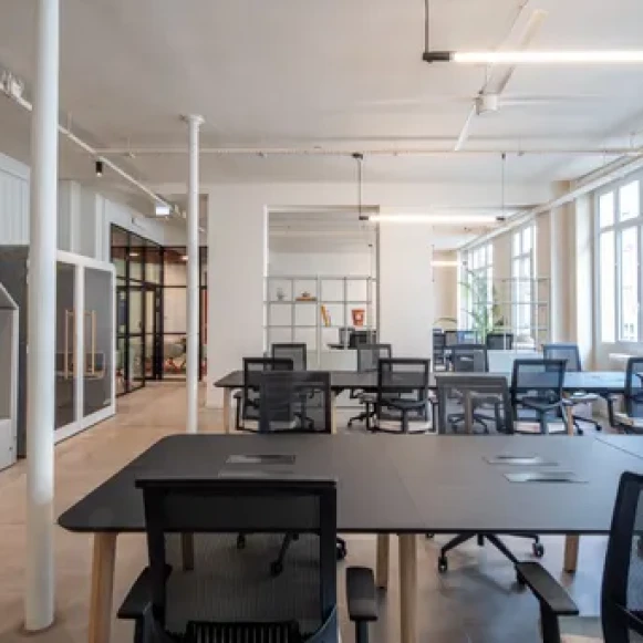 Espace indépendant 337 m² 50 postes Location bureau Rue du Mail Paris 75002 - photo 2