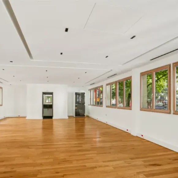 Bureau privé 225 m² 42 postes Location bureau Boulevard Barbès Paris 75018 - photo 1