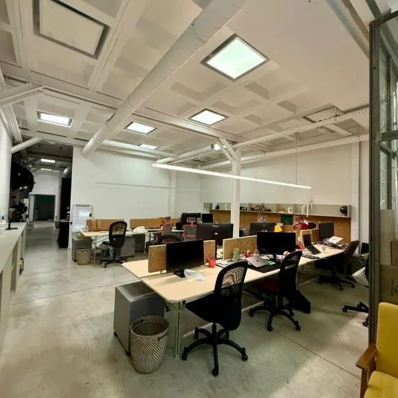 Espace indépendant 230 m² 32 postes Location bureau Rue de la Plaine Paris 75020 - photo 7