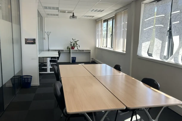 Bureau privé - 69007 - 8 postes - 1900€