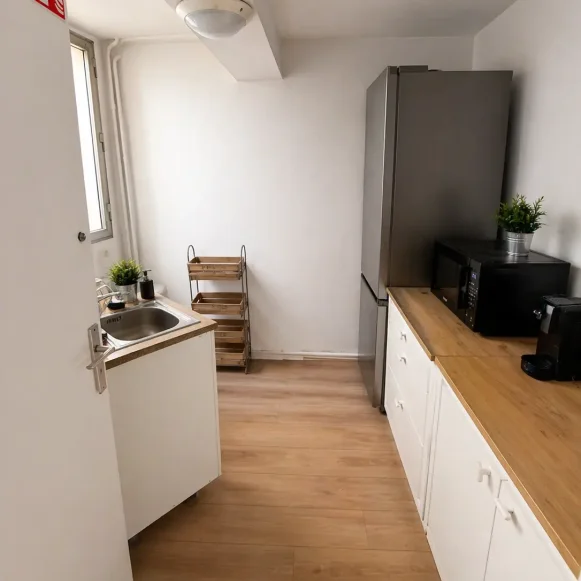 Bureau privé 61 m² 9 postes Location bureau Boulevard de Clichy Paris 75009 - photo 3