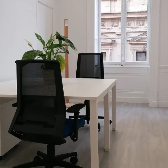 Bureau privé 13 m² 2 postes Location bureau Rue de la Bourse Lyon 69002 - photo 1