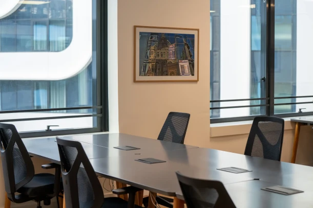 Bureau privé - 06200 - 7 postes - 3153€