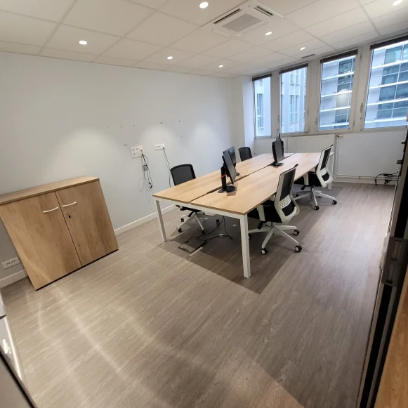 Bureau privé 25 m² 4 postes Location bureau Rue Albert Dennery Tours 37000 - photo 1