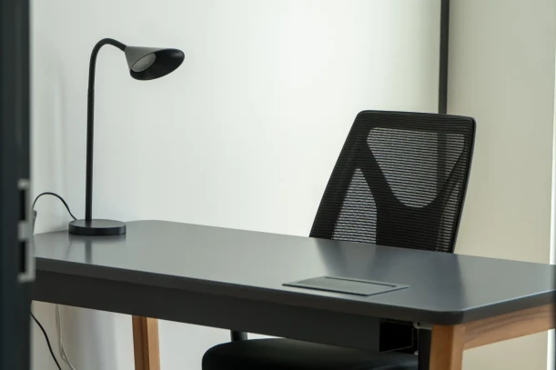 Bureau privé - 33700 - 2 postes - 646€