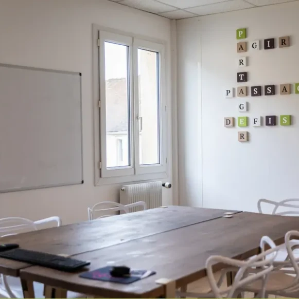 Bureau privé 17 m² 3 postes Coworking Rue Eugène Lair Viarmes 95270 - photo 1