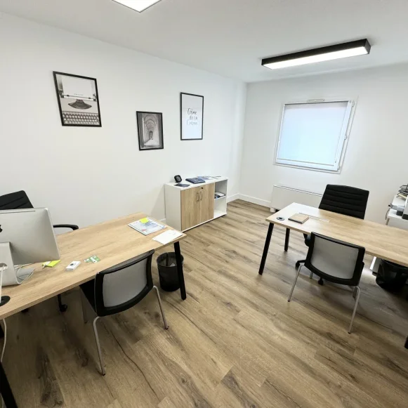 Bureau privé 15 m² 2 postes Location bureau Impasse Henri Becquerel La Valette-du-Var 83160 - photo 1