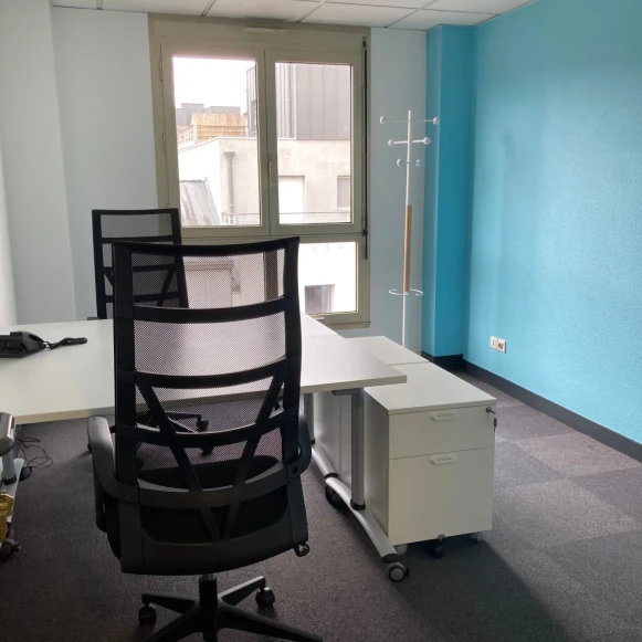 Bureau privé 12 m² 2 postes Coworking Rue Crucy Nantes 44000 - photo 13