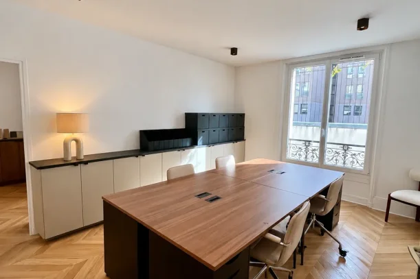 Open Space - 75010 - 5 postes - 500€