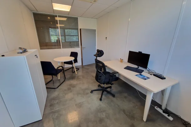 Bureau privé - 78180 - 2 postes - 620€