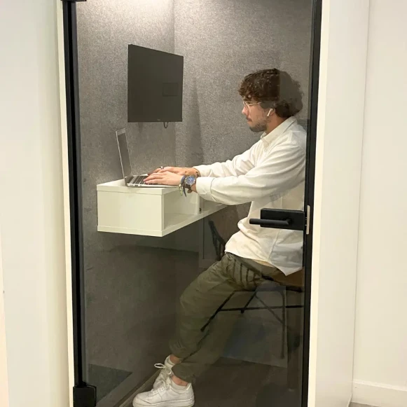 Open Space  8 postes Location bureau Rue de la Bourse Lyon 69002 - photo 5