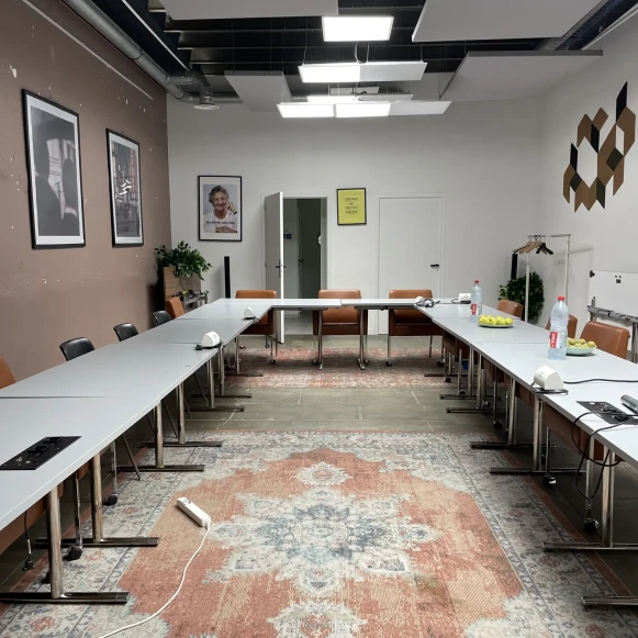 Bureau privé 25 m² 5 postes Coworking Rue Martel Paris 75010 - photo 1
