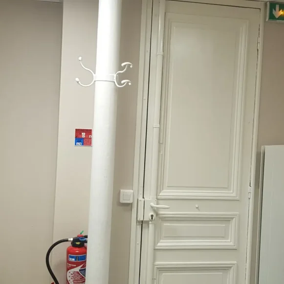 Bureau privé 10 m² 1 poste Coworking Rue de Clignancourt Paris 75018 - photo 3