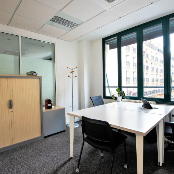 Bureau privé 16 m² 2 postes Coworking Rue Édouard Vaillant Tours 37000 - photo 1