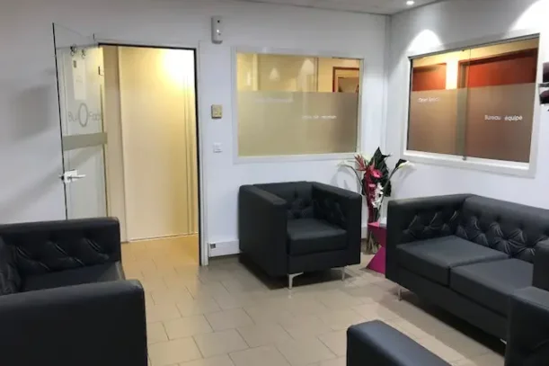 Bureau privé - 83500 - 2 postes - 690€
