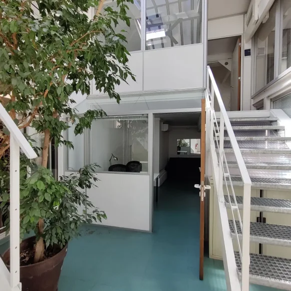 Bureau privé 19 m² 3 postes Coworking Rue Saint-Antoine Paris 75004 - photo 3