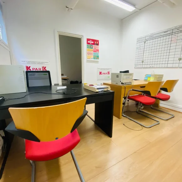 Bureau privé 24 m² 5 postes Coworking Avenue Jean Moulin Montreuil 93100 - photo 1