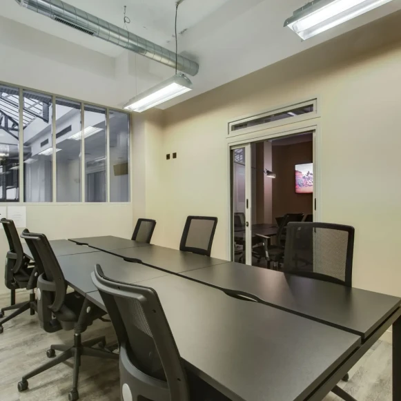 Bureau privé 25 m² 6 postes Coworking Rue la Vacquerie Paris 75011 - photo 2