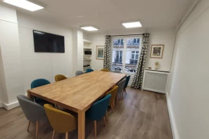 Bureau privé - 75008 - 7 postes - 1700€